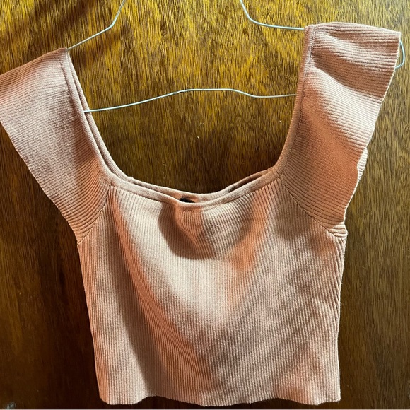 Ruffle sleeved crop top - Picture 4 of 5